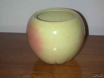 APPLE OR PEACH MCCOY COOKIE JAR - bottom